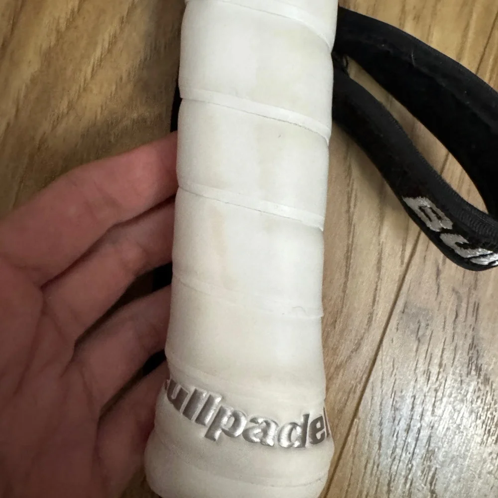 BullPadel Red Padel Racket Flow - Picture 7 of 8